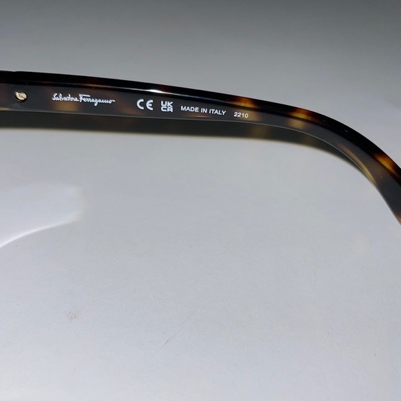 Salvatore Ferragamo Brown Women’s Sunglasses NWT - Picture 13 of 14